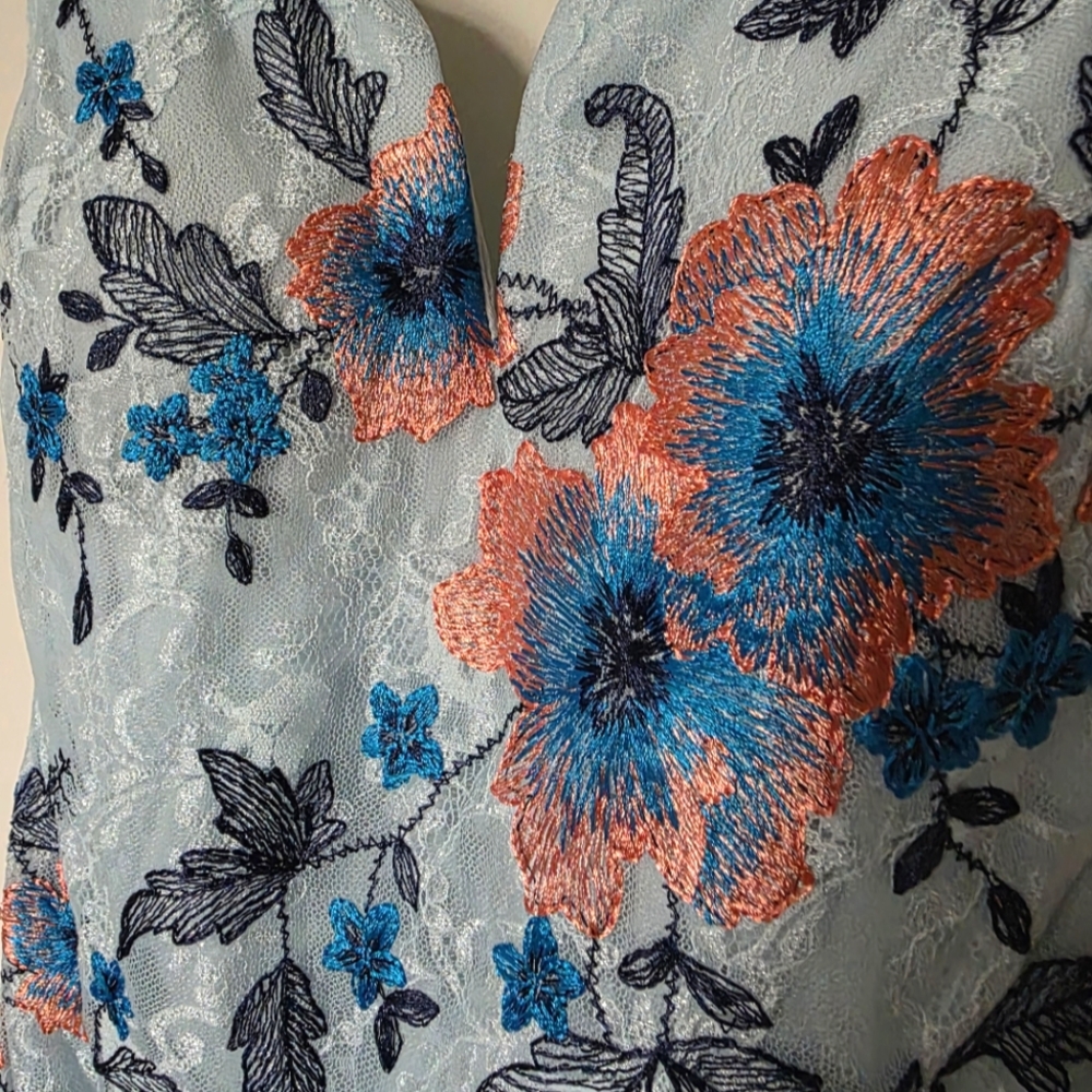 Guess Sweetheart Embroidered Floral Sheath Dress Sz 2 - Picture 5 of 9